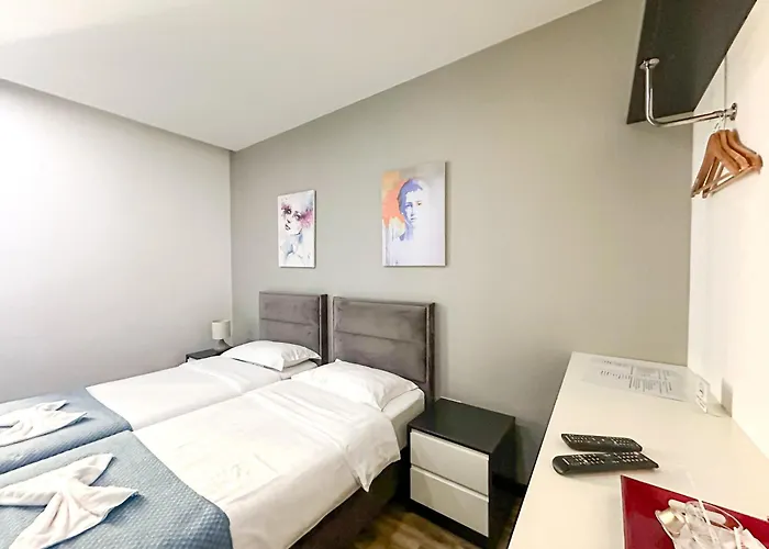 Old Bazaar אורחן טיראנה